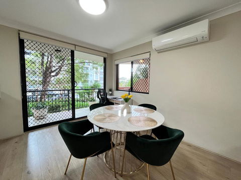 Fabulous 2 Bedroom Apartment, Secured Free Parking - Kawana Tourism 3