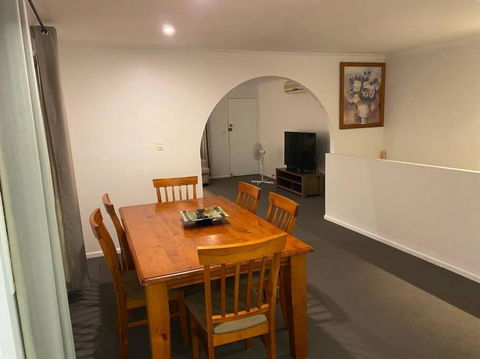 FAMILY 3-bedroom Everton Hills Apartment - Kawana Tourism 0