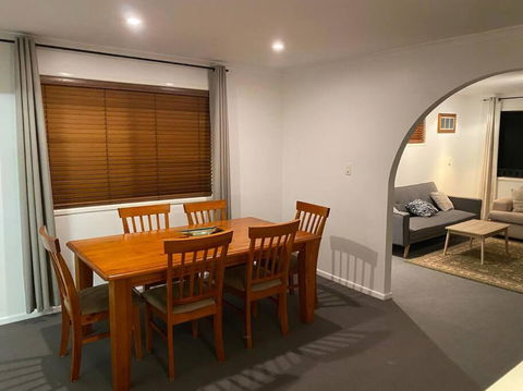 FAMILY 3-bedroom Everton Hills Apartment - Kawana Tourism 1