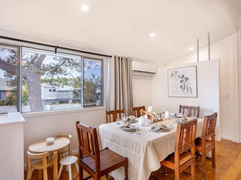 Family Friendly Cozy 4BR House At Annerley - Kawana Tourism 1