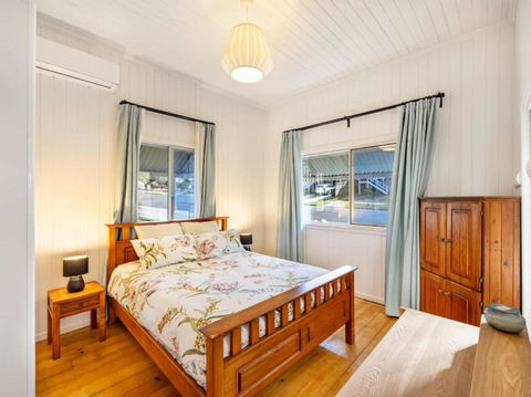 Family Friendly Cozy 4BR House At Annerley - Kawana Tourism 3