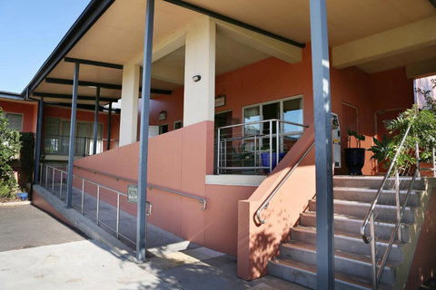 Forbes Victoria Inn - Kawana Tourism 0