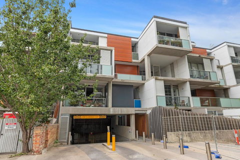 Fitzroy North 1-Bed With Balcony By Edinburgh Park - Kawana Tourism 4