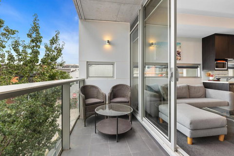 Fitzroy North 1-Bed With Balcony By Edinburgh Park - Kawana Tourism 3