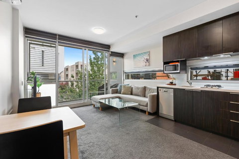 Fitzroy North 1-Bed With Balcony By Edinburgh Park - Kawana Tourism 2