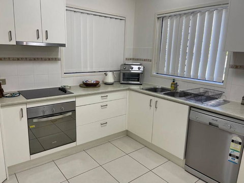 Georgina Townhouse - Kawana Tourism 2