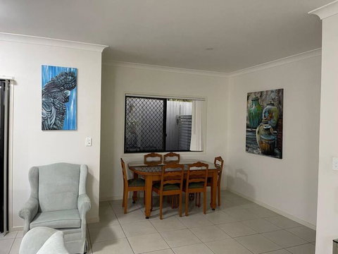 Georgina Townhouse - Kawana Tourism 3
