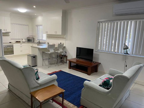 Georgina Townhouse - Kawana Tourism 1