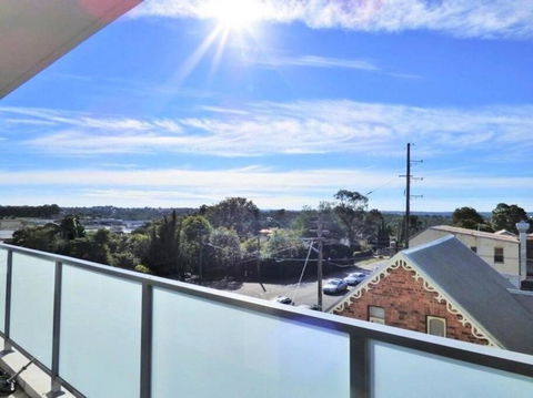 GLAD1 - Monash Rd - Gladesville - Kawana Tourism 4