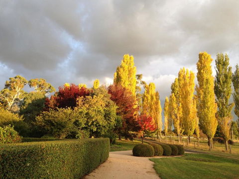 Glen Waverly Farmstay - Kawana Tourism 1