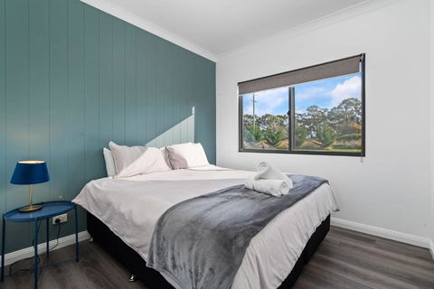 Glenowrie Cottage - 1 King 2 Singles Near Cadia - Kawana Tourism 0