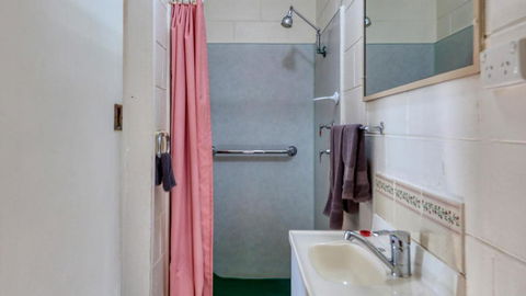 Golden Peak Motel PeakHill - Kawana Tourism 3