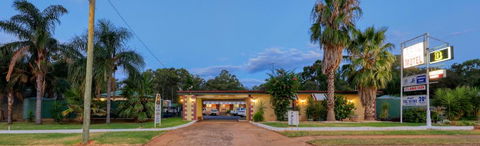 Golden Peak Motel PeakHill - Kawana Tourism 4