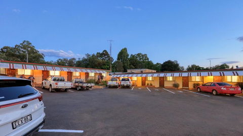 Golden Peak Motel PeakHill - Kawana Tourism 2