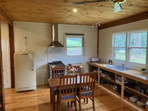 Grannies Lane Cottage - Kawana Tourism 1