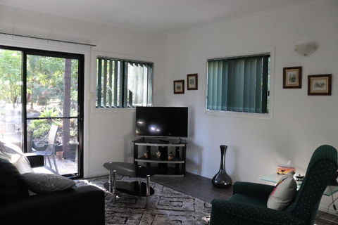 GREEN TREES CHALET Australia Zoo Close By - Kawana Tourism 3