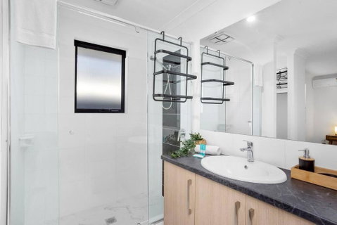 Guildford Family Hideaway - Kawana Tourism 2