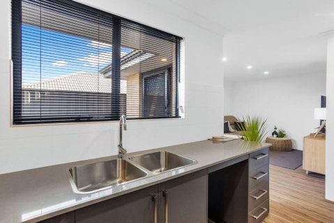 Guildford Family Hideaway - Kawana Tourism 3