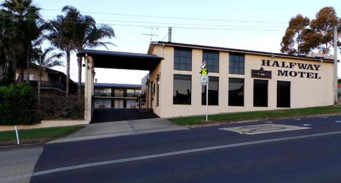 Halfway Motel - Kawana Tourism 1