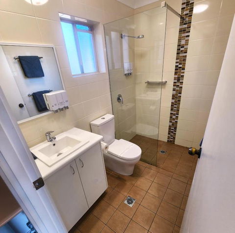 Highway Inn Motel - Kawana Tourism 2