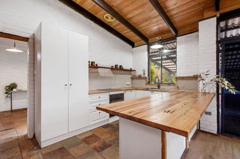 Hillside Retreat- Your Tranquil Home Away - Kawana Tourism 1