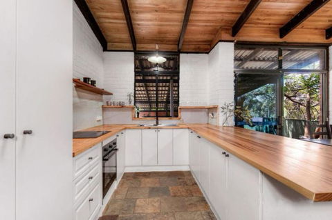 Hillside Retreat- Your Tranquil Home Away - Kawana Tourism 2