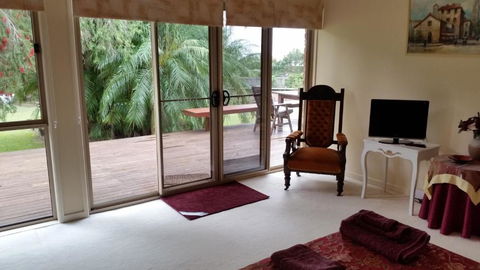Hilltop Hideaway - Kawana Tourism 2