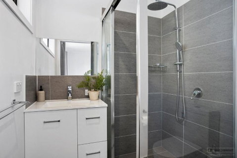 Hobart 4 Bedroom Cosy Stayz - Kawana Tourism 3