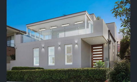 Henley Haven Private BBQ Terrace - Kawana Tourism 1