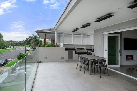 Henley Haven Private BBQ Terrace - Kawana Tourism 2