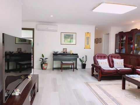 Home Away From Home-(Room1) - Kawana Tourism 1