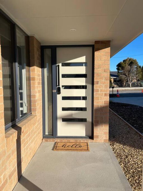 Home In Brighton - Kawana Tourism 1