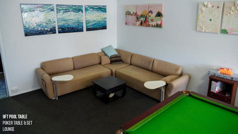 Hot Tub, Ice Bath, Gym, Sauna, Pool Table Coorparoo Haven - Kawana Tourism 3