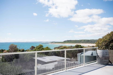 Idyllic Weymouth Retreat With Ocean Views - Kawana Tourism 2