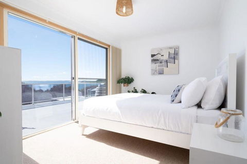 Idyllic Weymouth Retreat With Ocean Views - Kawana Tourism 3