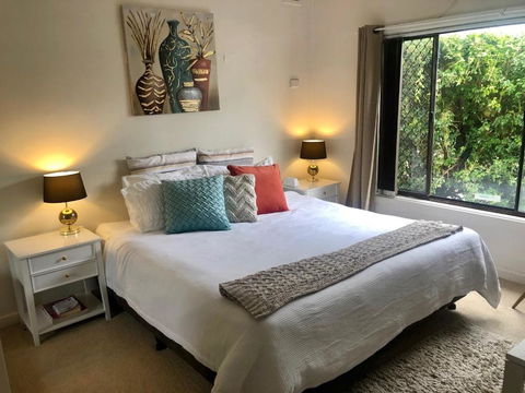 Hotel Style Monterey Guest Studio Near Hospitals, Beach And Airport - Kawana Tourism 0
