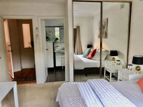Hotel Style Monterey Guest Studio Near Hospitals, Beach And Airport - Kawana Tourism 1