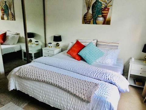 Hotel Style Monterey Guest Studio Near Hospitals, Beach And Airport - Kawana Tourism 3