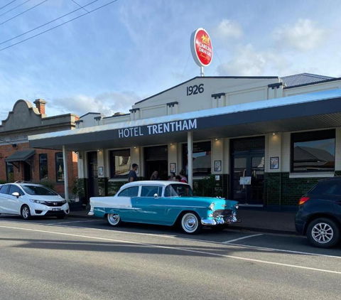 Hotel Trentham Villa 2 - Kawana Tourism 1