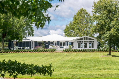 Isca House, Exeter, NSW - Kawana Tourism 0