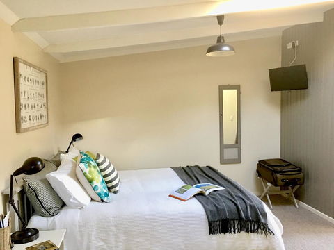 Aggie's Bed And Breakfast - Kawana Tourism 1