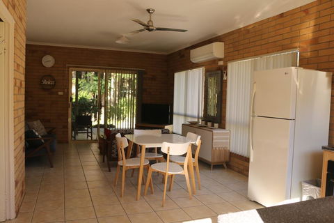 Agnes Palms Accommodation - Kawana Tourism 2