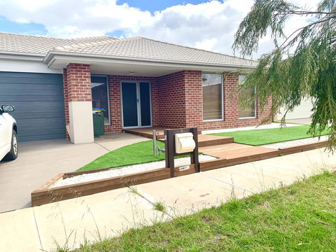 AHA Family Holiday House With Huge Backyard - Kawana Tourism 2