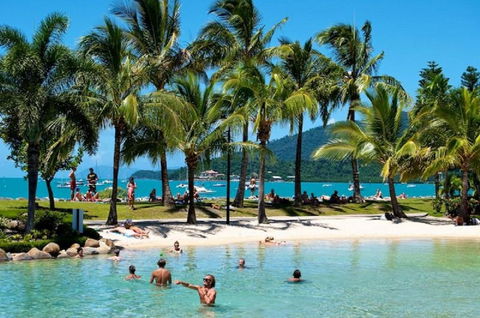 Airlie Beach Magnums - Kawana Tourism 0
