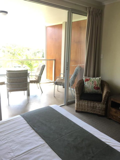 Airlie Central Apartments - Kawana Tourism 3