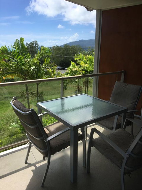 Airlie Central Apartments - Kawana Tourism 1