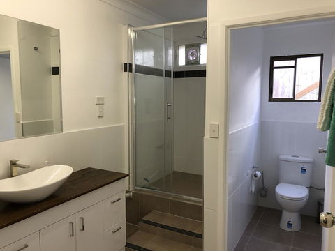 Airlie Getaway Unit 3 - Kawana Tourism 2