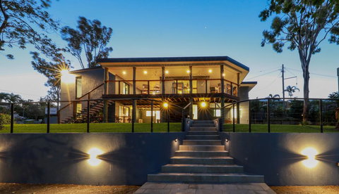 Airlie Guest House - Kawana Tourism 1