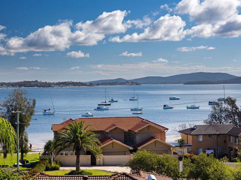 Aislinn' 3/273 Corrie Parade - Air Con, Water Views, BBQ - Kawana Tourism 0