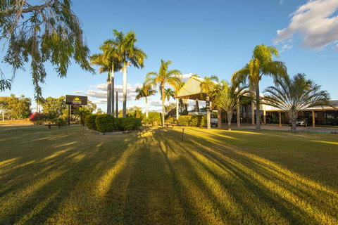 Albert Park Motor Inn - Kawana Tourism 0